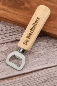Graveren op hout, gepersonaliseerde felssenopener